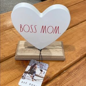 Rae Dunn “Boss Mom” Heart Stand